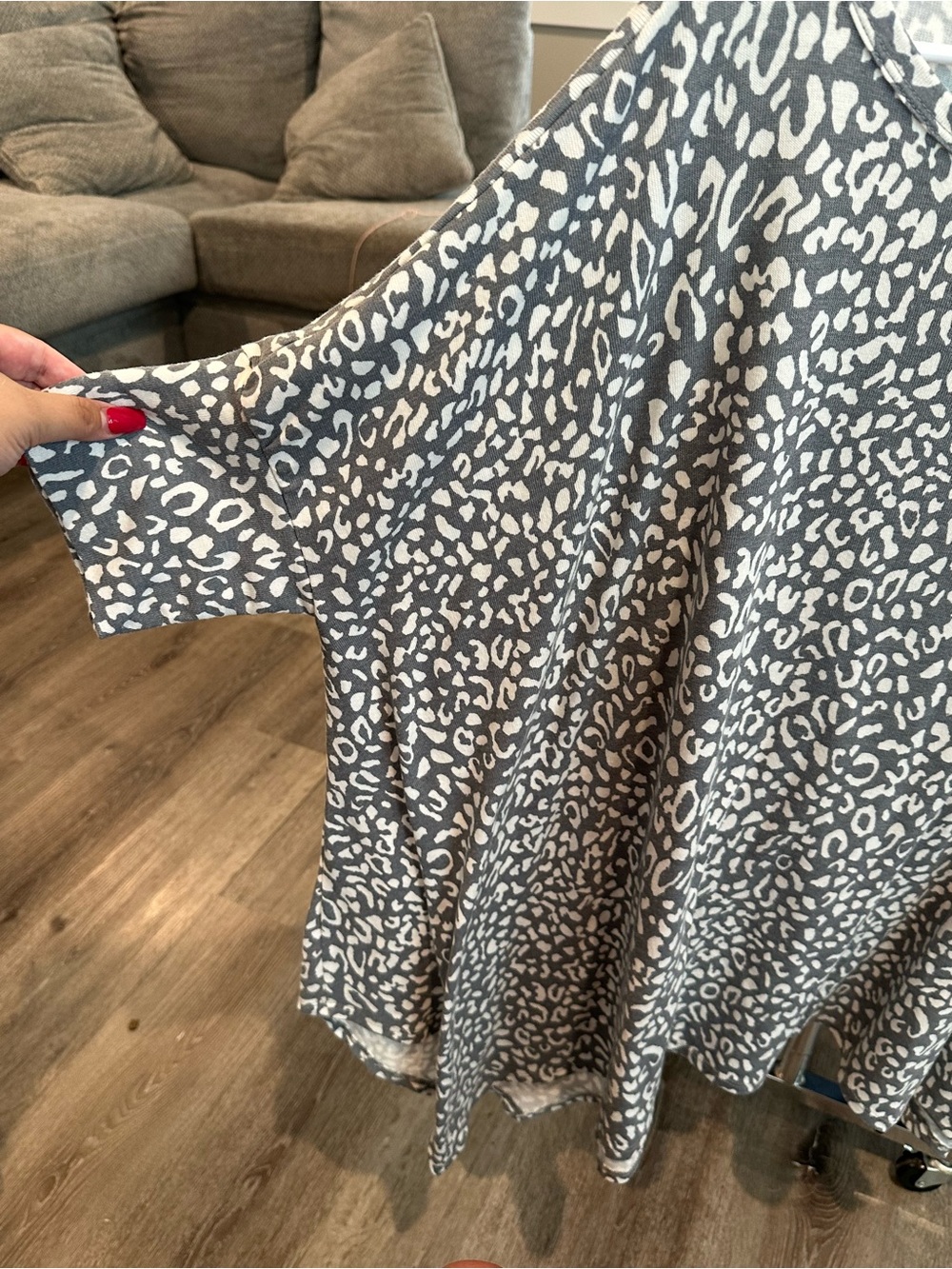 Oddy Women’s plus-size Gray & White Leopard-print Oversized Knit Top🩷🩷3X/4X - Picture 6 of 9